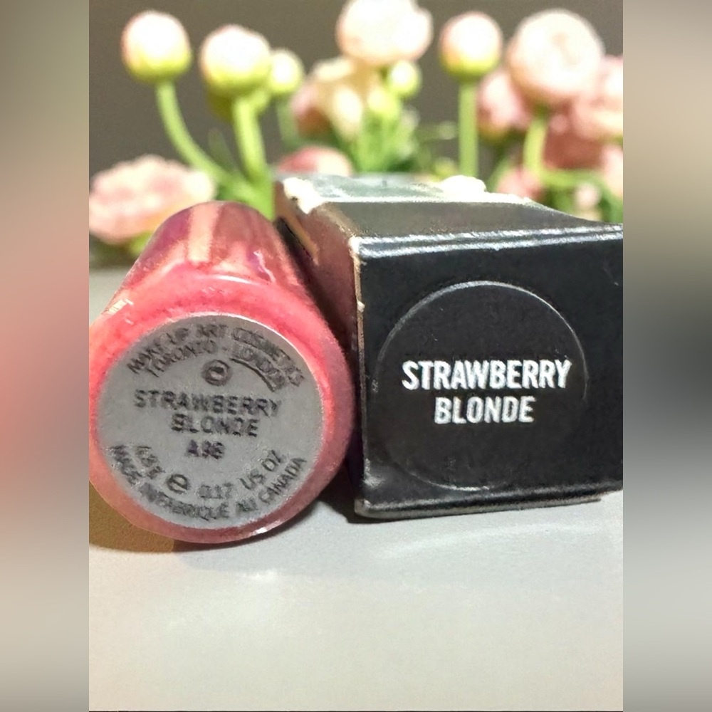 MAC STRAWBERRY BLONDE LIPGLASS. LIMITED EDITION. NEW IN BOX. - Picture 5 of 11
